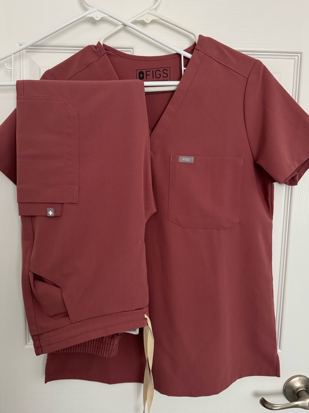 FIGS- Mauve, Small Petite Yola scrub pants + Small Catarina scrub top